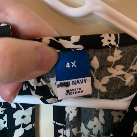 Old Navy Floral Black and White Flutter Sleeve Maxi Dress NWOT - Picture 5 of 7